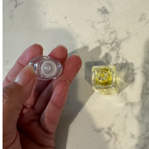 Avon miniature vintage bottle of Avon ALWAYS Eau De Parfum Splash 4ml floral - Picture 4 of 4